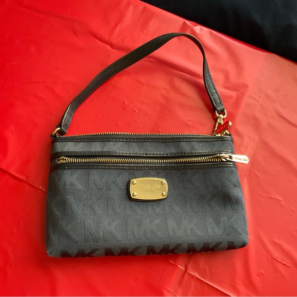 Michael Kors Wristlet Blue - Picture 6 of 7